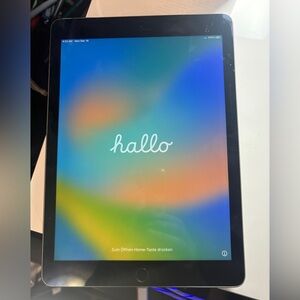 🔥 🍏 Apple iPadOS Pro16 Tablet - 32GB, 9.7” screen. 💯 % Authentic.
